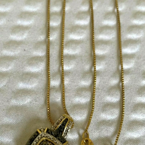 Beautiful Black and White Pendant - Picture 2 of 3